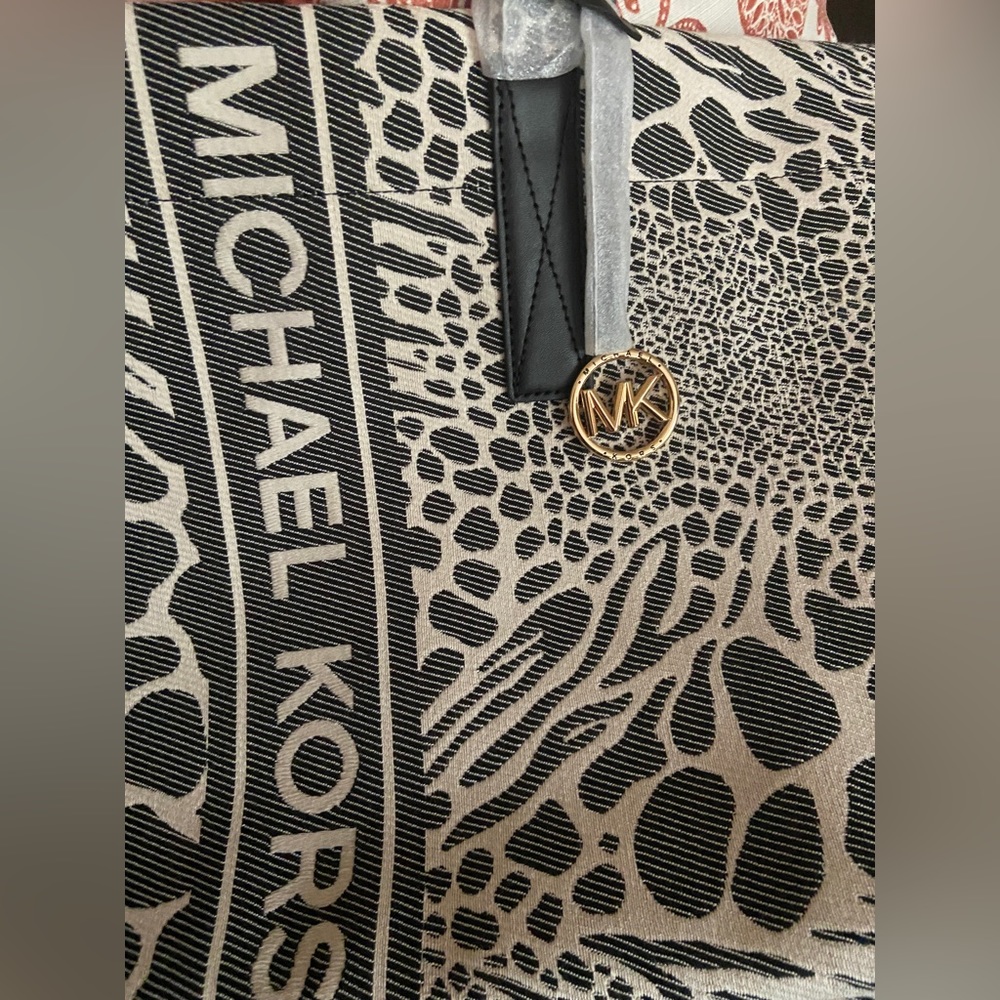 Michael Kors XL Tote Bag NEW - Picture 6 of 6